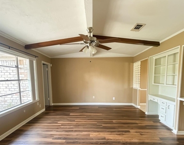 3800 Kingsway Drive - Photo Thumbnail 9