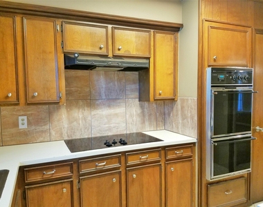 3800 Kingsway Drive - Photo Thumbnail 18