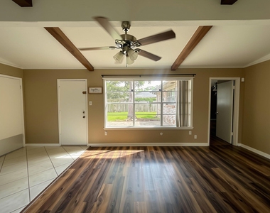 3800 Kingsway Drive - Photo Thumbnail 8