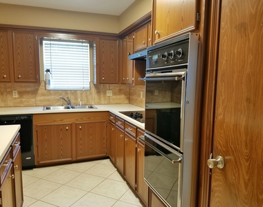 3800 Kingsway Drive - Photo Thumbnail 19