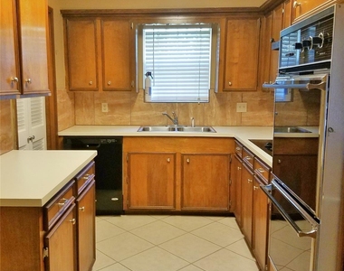 3800 Kingsway Drive - Photo Thumbnail 14