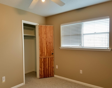 3800 Kingsway Drive - Photo Thumbnail 27