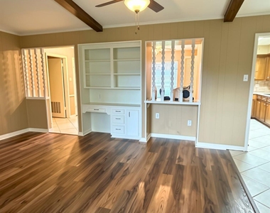 3800 Kingsway Drive - Photo Thumbnail 10