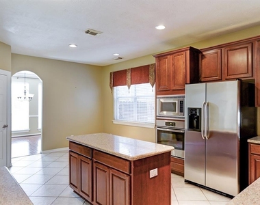 13911 Pepperstone Lane - Photo Thumbnail 7