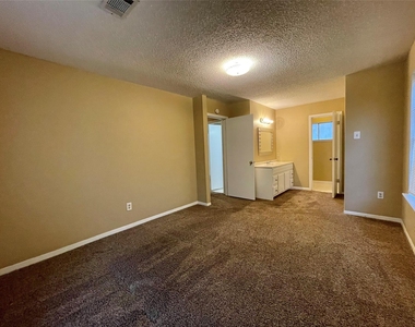 1510 N Avenue Q - Photo Thumbnail 13