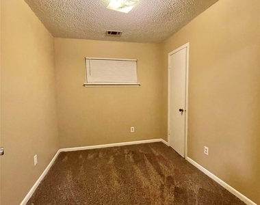 1510 N Avenue Q - Photo Thumbnail 8
