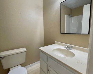 1510 N Avenue Q - Photo Thumbnail 10