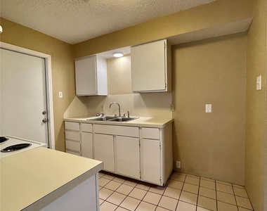 1510 N Avenue Q - Photo Thumbnail 5