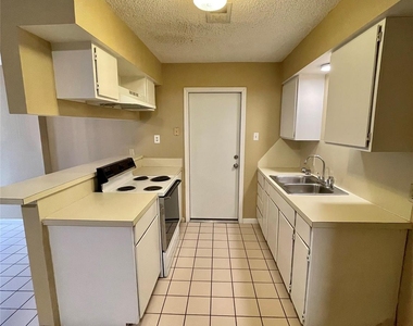 1510 N Avenue Q - Photo Thumbnail 3
