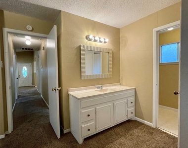 1510 N Avenue Q - Photo Thumbnail 14