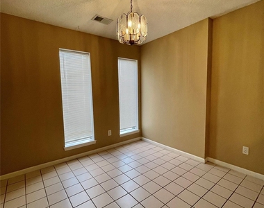 1510 N Avenue Q - Photo Thumbnail 4