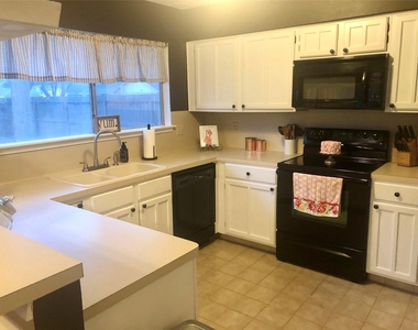 4610 Rivertree Lane - Photo Thumbnail 4