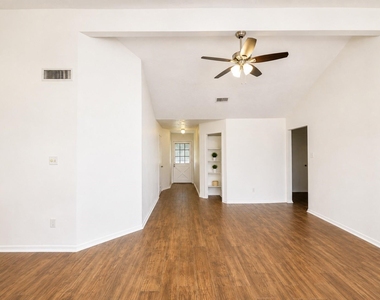 4610 Rivertree Lane - Photo Thumbnail 2