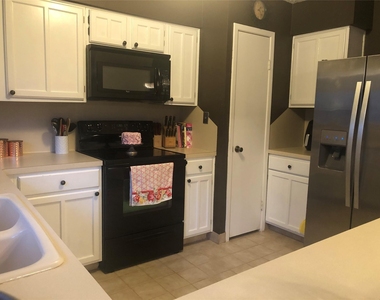 4610 Rivertree Lane - Photo Thumbnail 5