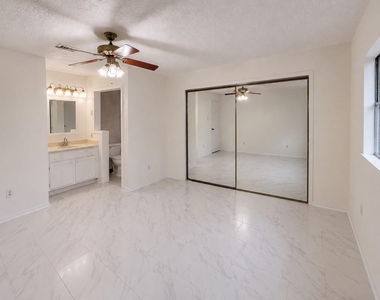 4610 Rivertree Lane - Photo Thumbnail 7