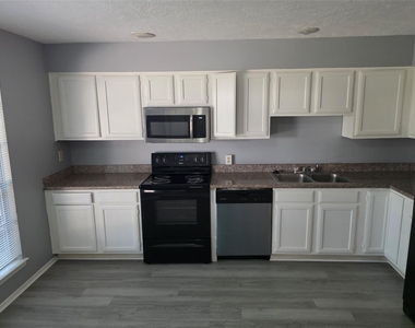 19302 Woodglen Drive - Photo Thumbnail 16