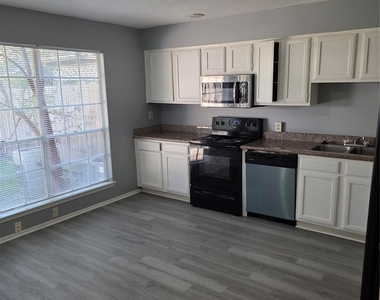 19302 Woodglen Drive - Photo Thumbnail 15