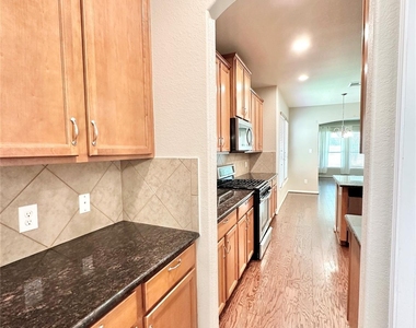 25323 Lisburn Drive - Photo Thumbnail 7