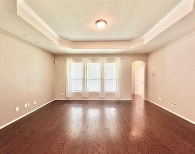 25323 Lisburn Drive - Photo Thumbnail 11