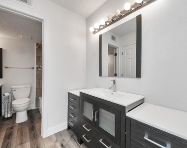 11917 Bob White Drive - Photo Thumbnail 6