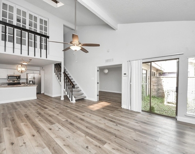 11917 Bob White Drive - Photo Thumbnail 2