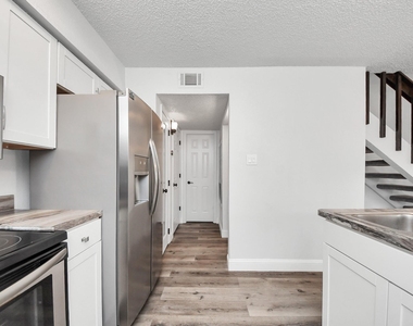 11917 Bob White Drive - Photo Thumbnail 15