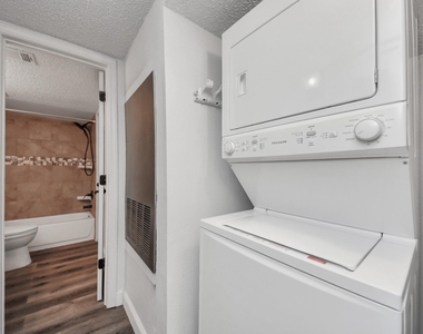 11917 Bob White Drive - Photo Thumbnail 16
