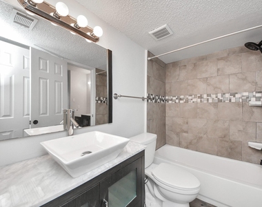 11917 Bob White Drive - Photo Thumbnail 10