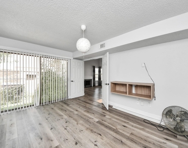 11917 Bob White Drive - Photo Thumbnail 8