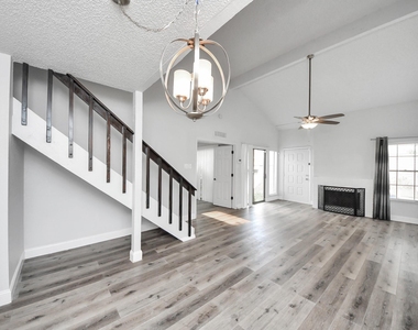 11917 Bob White Drive - Photo Thumbnail 3