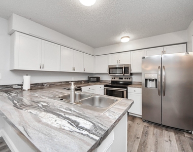 11917 Bob White Drive - Photo Thumbnail 4