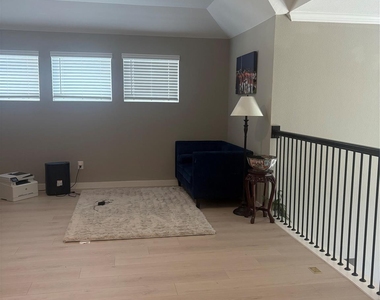 3922 Langridge Drive - Photo Thumbnail 5