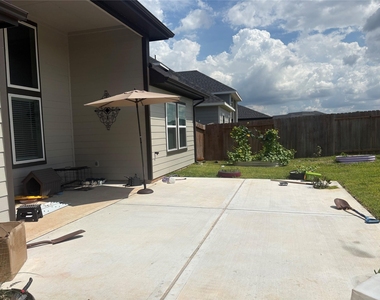 3922 Langridge Drive - Photo Thumbnail 9