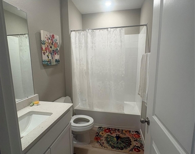 3922 Langridge Drive - Photo Thumbnail 7