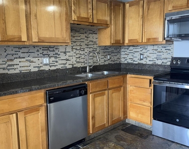 230 W Alabama Street - Photo Thumbnail 9