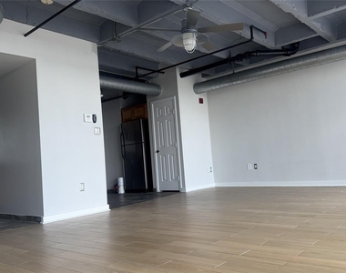 230 W Alabama Street - Photo Thumbnail 3