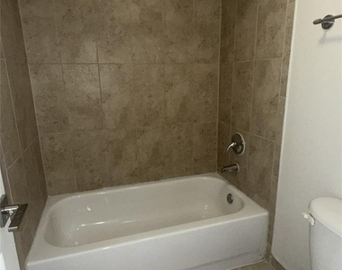230 W Alabama Street - Photo Thumbnail 5