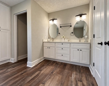 9222 Silver Tip Drive - Photo Thumbnail 8