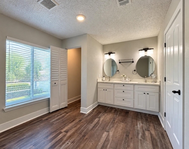 9222 Silver Tip Drive - Photo Thumbnail 10
