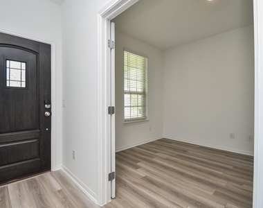 6738 Arabella Lakes Drive - Photo Thumbnail 2