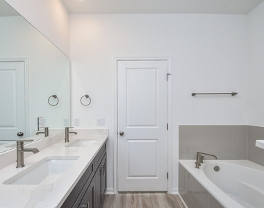 6738 Arabella Lakes Drive - Photo Thumbnail 17