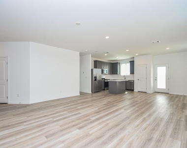 6738 Arabella Lakes Drive - Photo Thumbnail 5