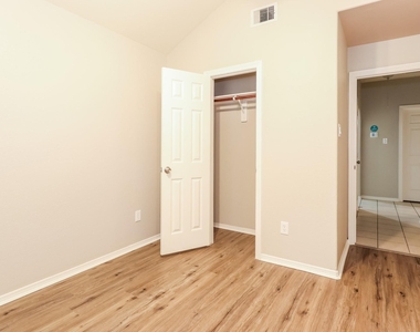 2307 Jefferson Crossing Drive - Photo Thumbnail 12