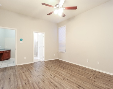 2307 Jefferson Crossing Drive - Photo Thumbnail 7