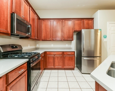 2307 Jefferson Crossing Drive - Photo Thumbnail 6