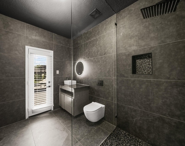 2027 Cullen Boulevard - Photo Thumbnail 19
