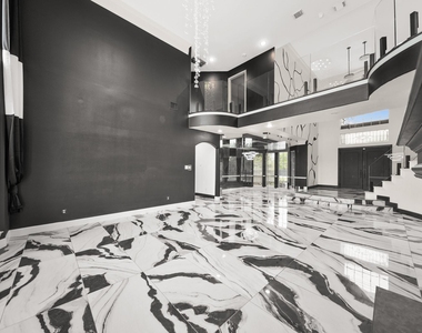 2027 Cullen Boulevard - Photo Thumbnail 8