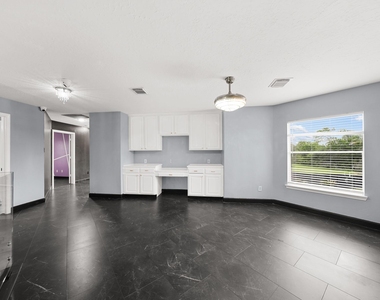 2027 Cullen Boulevard - Photo Thumbnail 30