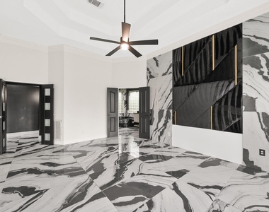 2027 Cullen Boulevard - Photo Thumbnail 12