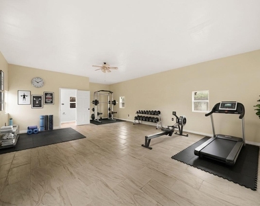 2027 Cullen Boulevard - Photo Thumbnail 42